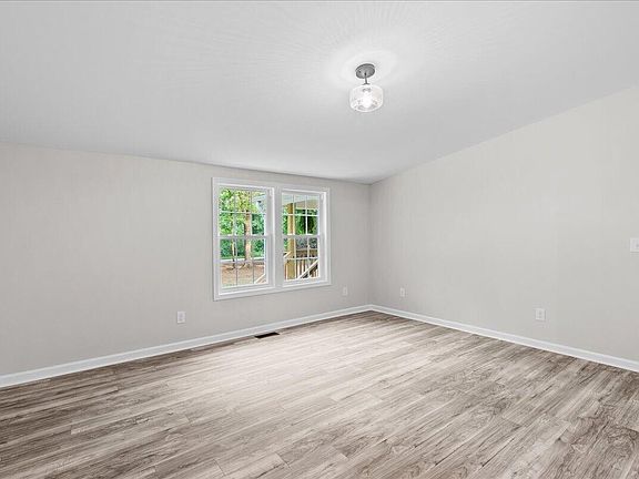 4th image of 25 Green Pastures Rd