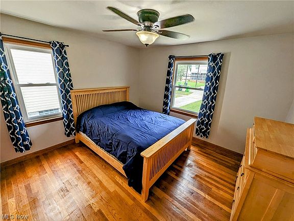 5th image of 144 W Glendale St