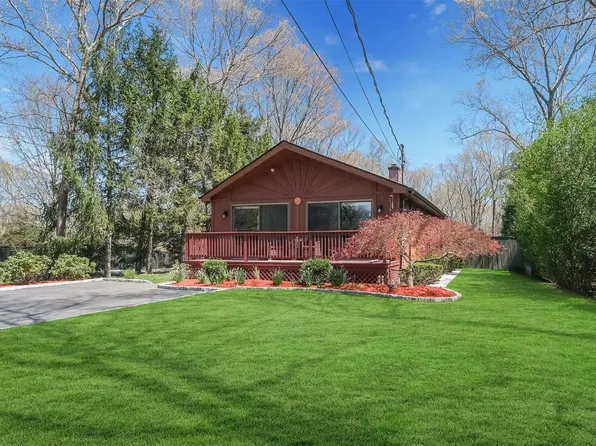 115 Pinehurst Boulevard, Calverton, NY 11933