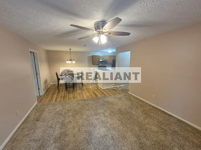 412 Marian Ln #8 — Photo 7