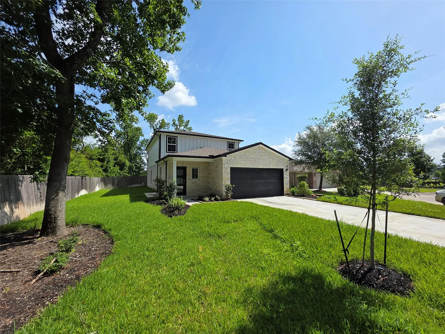 5 bed, 3.0 bath, 3008 sqft, $2,950 — Photo 2