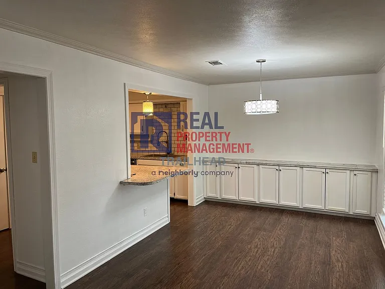 6402 Espana Dr — Photo 7