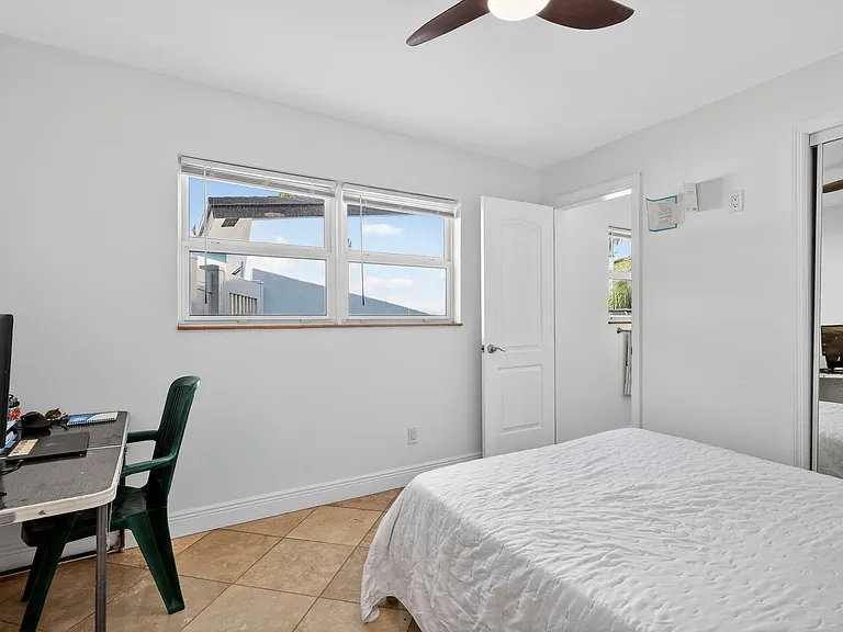 4540 SW 28th Ter — Photo 18