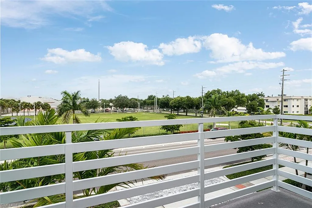 1 bed, 2.0 bath, 1190 sqft, $14,175 — Photo 4