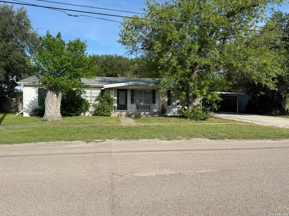 208 S Caves, Three Rivers, TX 78071