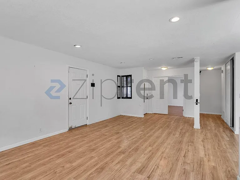 175 Mills Ln — Photo 10