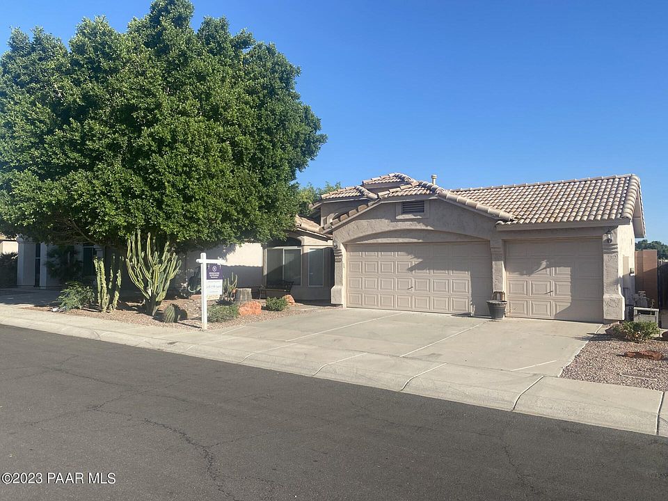 1st image of 1021 E Montoya Ln
