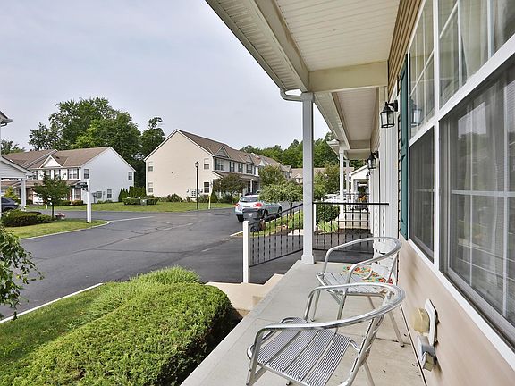 3rd image of 700 Wilke Pl #1102