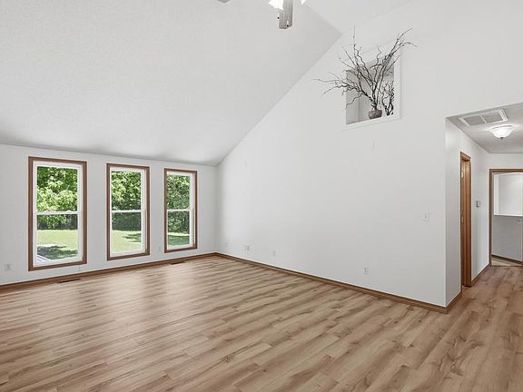 4th image of 305 Sherri Lane