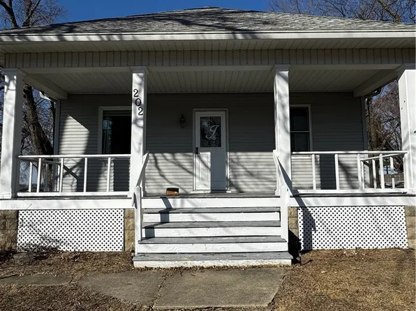 202 E North 2nd St, La Place, IL 61936