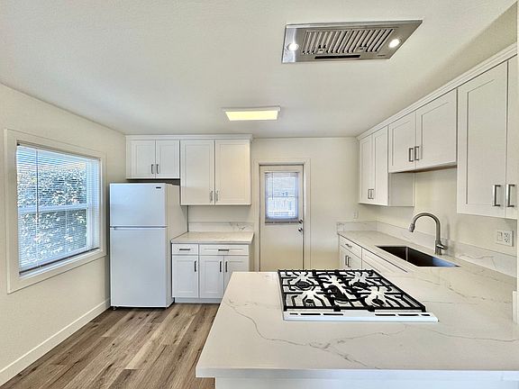 2nd image of 662-668 Florence St #662