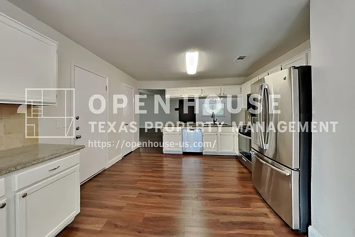 3 bed, 2.0 bath, 1808 sqft, $2,025 — Photo 4