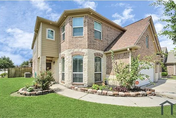 6 bed, 3780 sqft, $4,800 — Photo 2