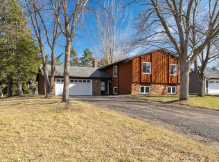 9338 Kingsview Ct, Osseo, MN 55369