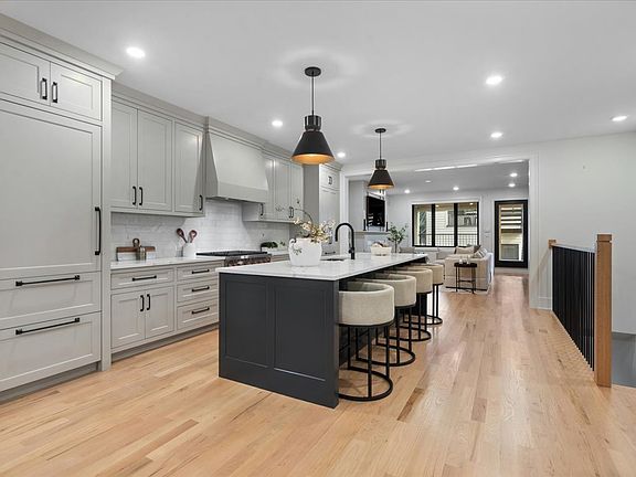 5th image of 1454 W Diversey Pkwy #1