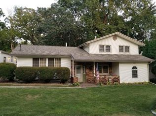 118 Four Seasons Dr, Waterloo, IA 50701