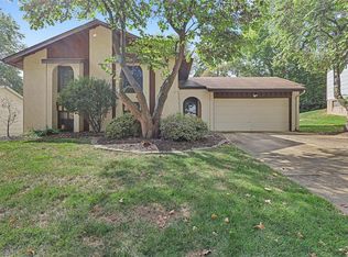 2349 Pheasant Run Dr, Maryland Heights, MO