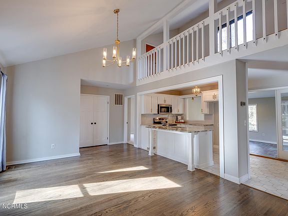 3rd image of 812 River Hill Drive