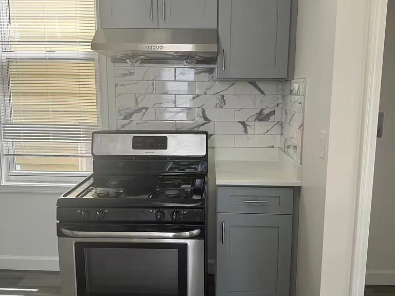 2816 S Lowe Ave #2REAR — Photo 9