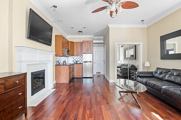 Rented by Compass | media 10