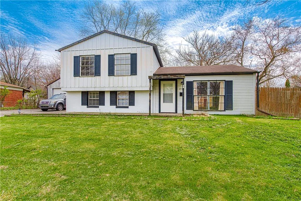 2543 Ebbie Rd photo 1