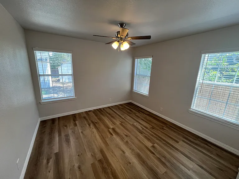 10638 Newcombe Dr — Photo 17