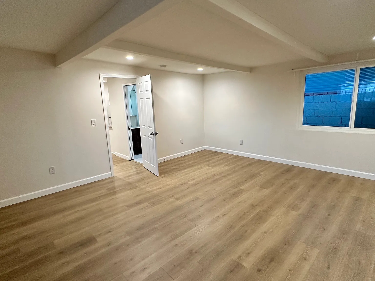 1 bed, 749 sqft, $2,100 — Photo 3