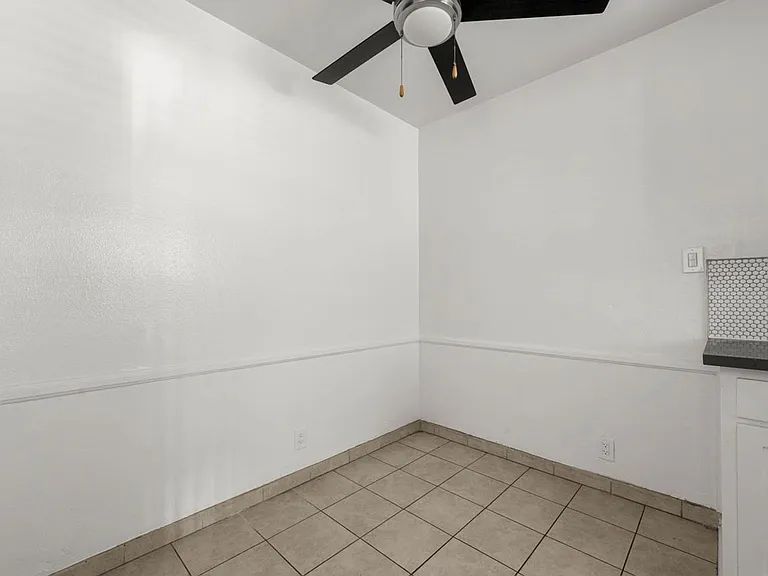 4050 Stevely Ave — Photo 14