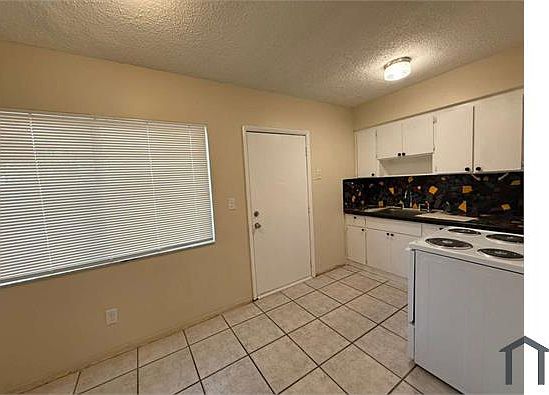 4th image of 900 Riverside Dr APT A
