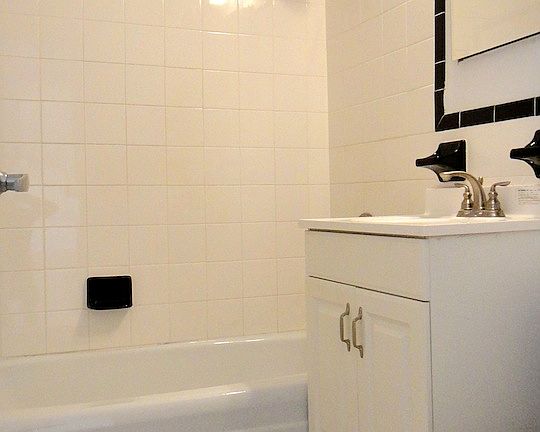 2nd image of 1500 Noble Ave APT 15D