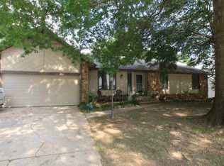 934 E Manchester Dr, Springfield, MO 65810