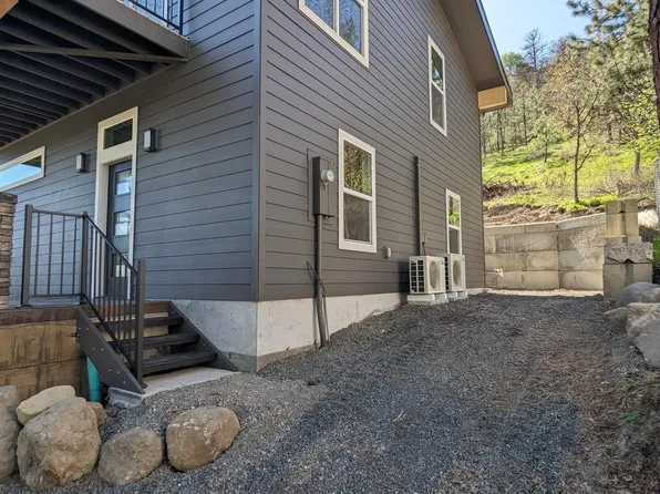 1330 W 13th St #B, The Dalles, OR 97058