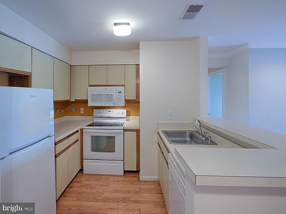 4th image of 6929 Mary Caroline Cir