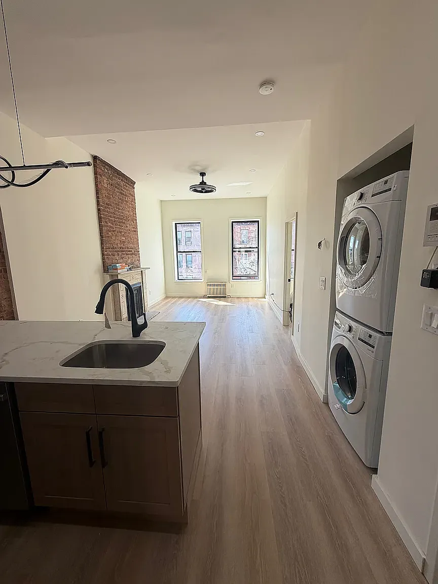 387 7th Avenue — Photo 3