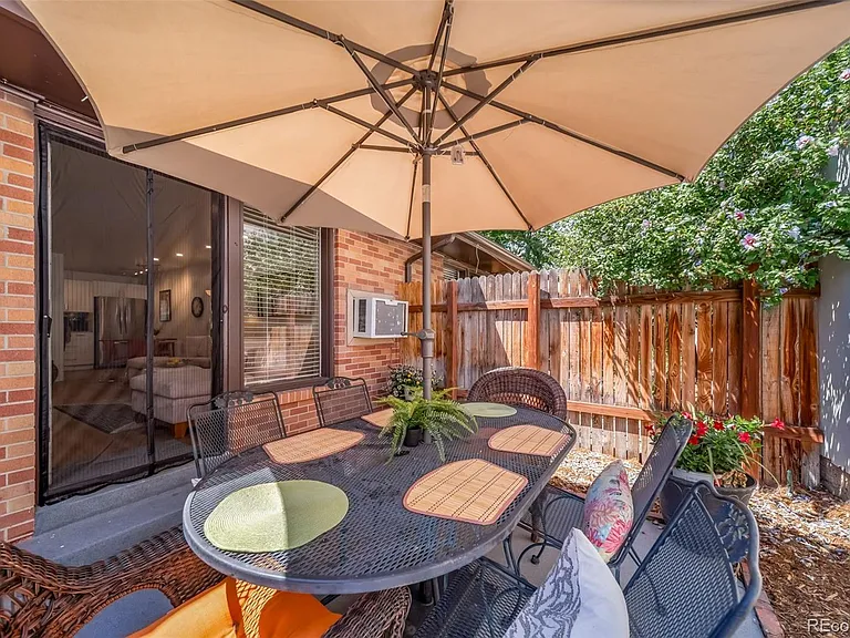532 N Clayton St — Photo 27