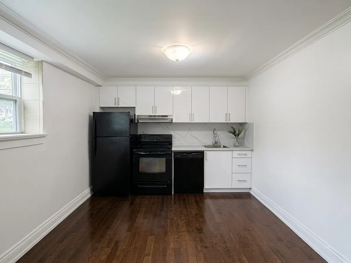 Building Photo - 92 Trethewey Dr #2