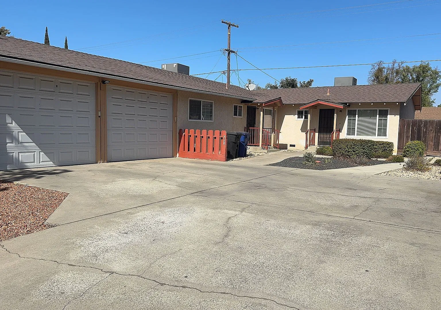 One story 2 Bedroom Duplex on Celeste and Oakdale Rd in Modesto — Photo 2