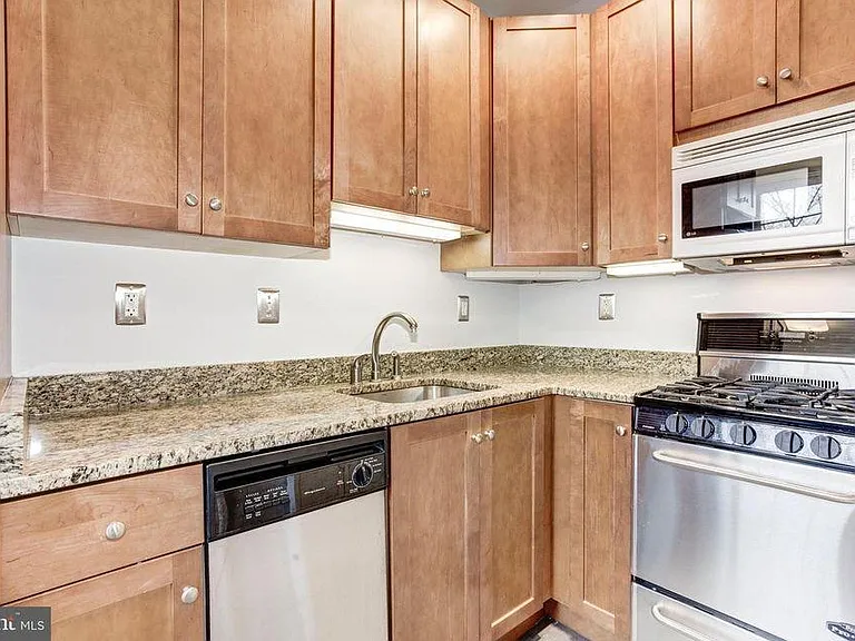 3314 Mount Pleasant St NW #27 — Photo 6