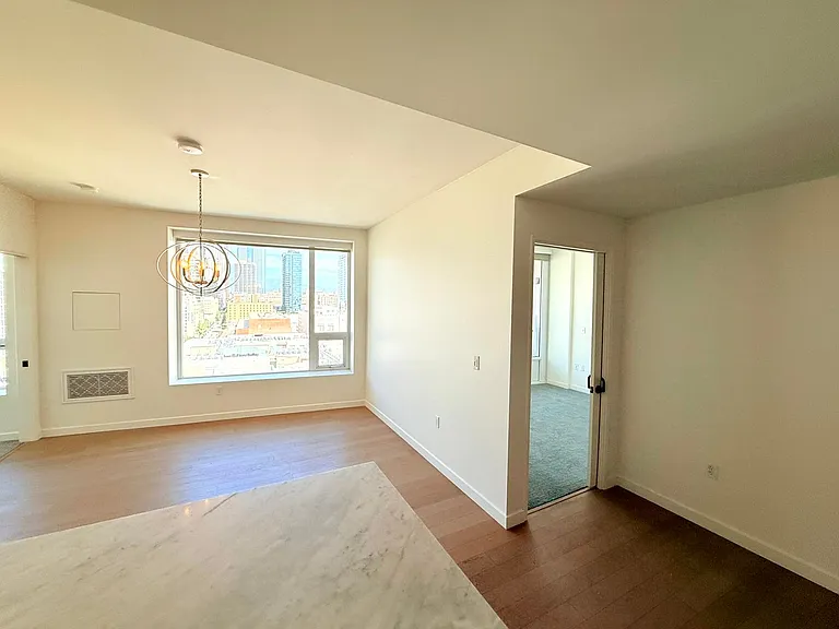 1050 S Grand Ave #1404 — Photo 7