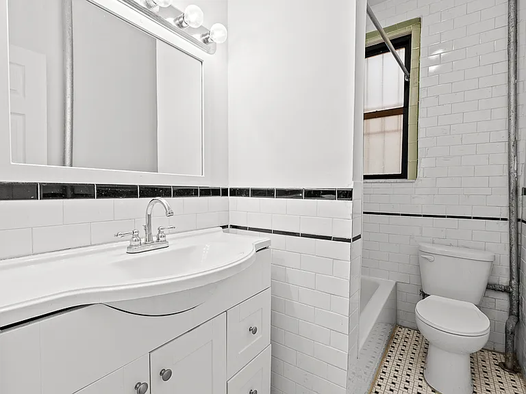 39 E 17th St #1E — Photo 8