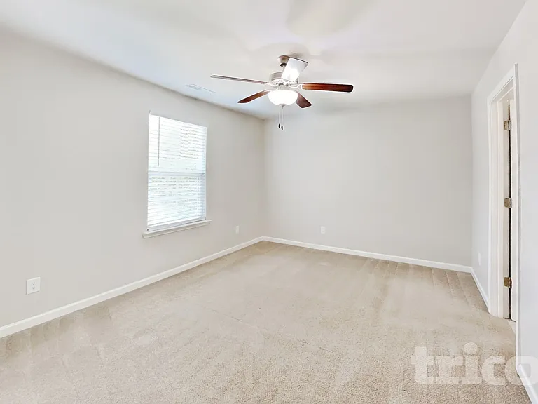 209 Ashmere Ct — Photo 8