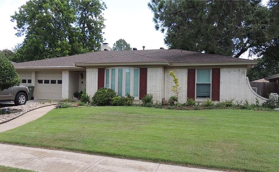 1st image of 1716 Vicksburg Dr