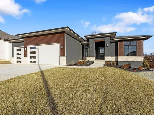 202 E Maple St, Lone Jack, MO 64070