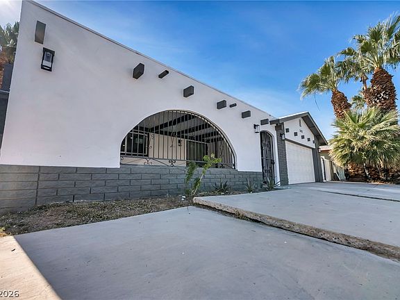 3rd image of 3527 Ruth Dr