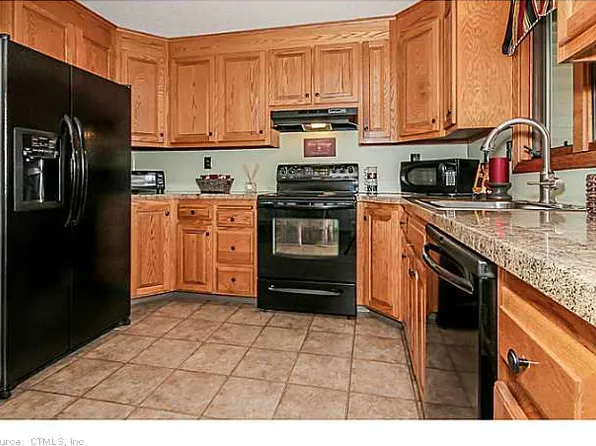 213 Oldefield Farms, Enfield, CT 06082