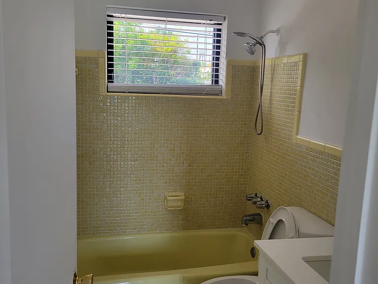 806 SW 2nd St #103 — Photo 5