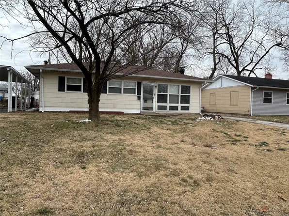 110 Saint Robert Dr, Cahokia, IL 62206