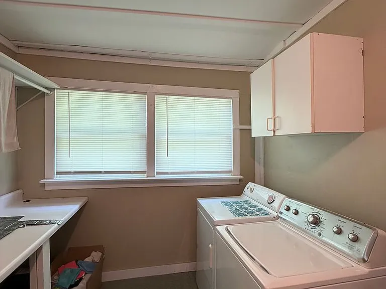 819 Summerville Rd — Photo 3