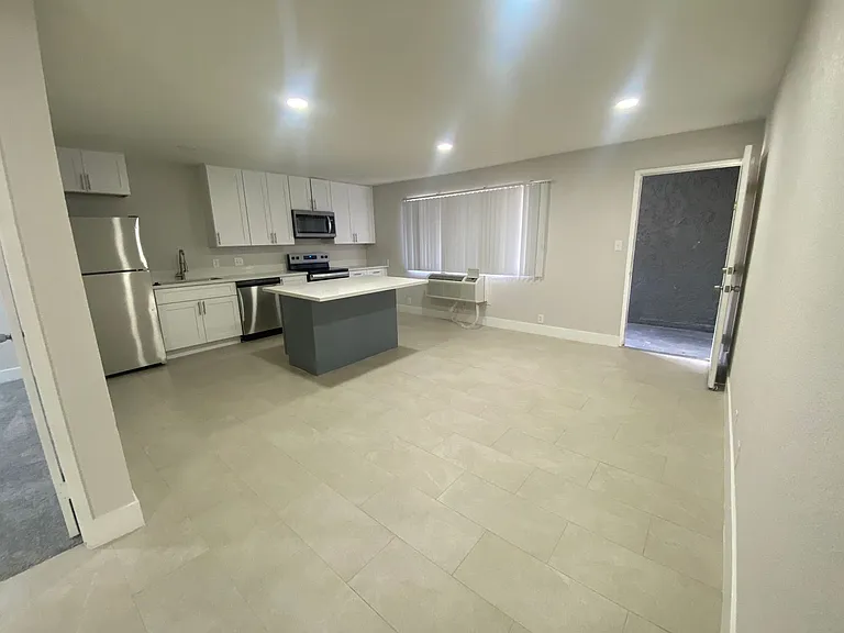 1509 E Harmon Ave — Photo 27