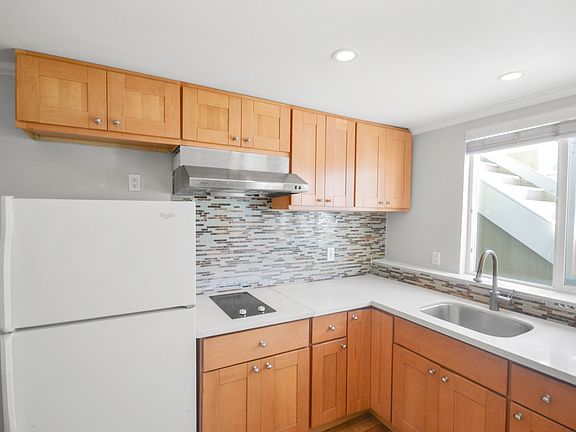 4th image of 362A 11th Ave #A